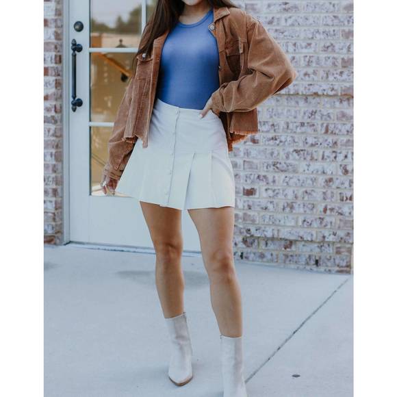 NEW LE LIS high school sweetheart skirt in white - Picture 5 of 9